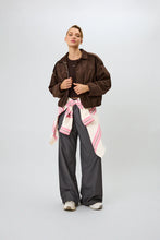 Lade das Bild in den Galerie-Viewer, Katie Vegan Suede Leather Jacket Truffle
