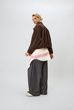 Lade das Bild in den Galerie-Viewer, Katie Vegan Suede Leather Jacket Truffle
