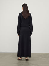 Lade das Bild in den Galerie-Viewer, LISA YANG DOLLY SKIRT Black – Bild 4