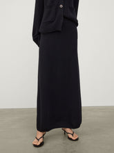 Lade das Bild in den Galerie-Viewer, LISA YANG DOLLY SKIRT Black – Bild 3