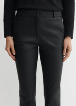 Lade das Bild in den Galerie-Viewer, LUCIA | Lederhose - waschbar!
