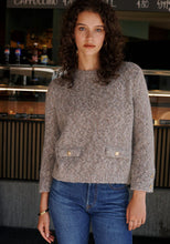 Lade das Bild in den Galerie-Viewer, Pullover mit Lurexgarn und Goldknöpfen

