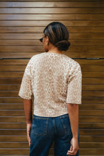 Lade das Bild in den Galerie-Viewer, Boxy Strick Shirt mit Kaschmir – Leo Beige