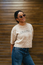 Lade das Bild in den Galerie-Viewer, Boxy Strick Shirt mit Kaschmir – Leo Beige