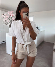 Lade das Bild in den Galerie-Viewer, Musselin T-Shirt Knoten in 2 Farben