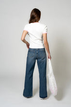 Lade das Bild in den Galerie-Viewer, Regular T-Shirt Cherish
