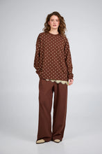 Lade das Bild in den Galerie-Viewer, Oversized Longsleeve Little Things Cocoa Dust Polkadot