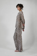 Lade das Bild in den Galerie-Viewer, Rosie Slit Pants Leo
