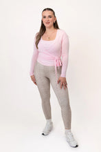 Lade das Bild in den Galerie-Viewer, Rita Cropped Leggings Micro Leo Beige