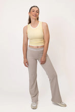 Lade das Bild in den Galerie-Viewer, Jasmin Flared Leggings Taupe