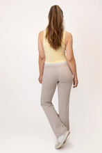 Lade das Bild in den Galerie-Viewer, Jasmin Flared Leggings Taupe
