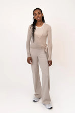 Lade das Bild in den Galerie-Viewer, Luca Wrap Cardigan Taupe
