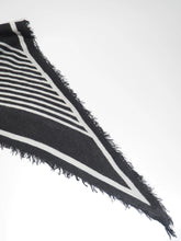Lade das Bild in den Galerie-Viewer, Patti - Cashmere-Schal  - Black
