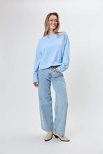 Lade das Bild in den Galerie-Viewer, Regular Longsleeve Hot Girls Sky Blue