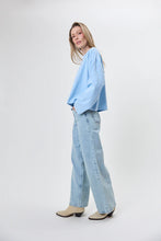 Lade das Bild in den Galerie-Viewer, Regular Longsleeve Hot Girls Sky Blue