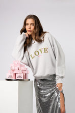 Lade das Bild in den Galerie-Viewer, Regular Sweater Love Grey Melange
