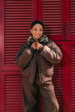 Lade das Bild in den Galerie-Viewer, Bomberjacke mit abnehmbarem Faux-Fur-Kragen – Dark Brown