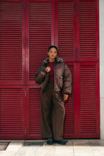 Lade das Bild in den Galerie-Viewer, Bomberjacke mit abnehmbarem Faux-Fur-Kragen – Dark Brown