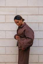 Lade das Bild in den Galerie-Viewer, Bomberjacke mit abnehmbarem Faux-Fur-Kragen – Dark Brown