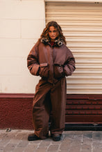 Lade das Bild in den Galerie-Viewer, Bomberjacke mit abnehmbarem Faux-Fur-Kragen – Dark Brown