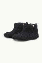 Lade das Bild in den Galerie-Viewer, Hausschuh-Stiefel in 2 Farben