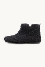 Lade das Bild in den Galerie-Viewer, Hausschuh-Stiefel in 2 Farben