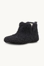 Lade das Bild in den Galerie-Viewer, Hausschuh-Stiefel in 2 Farben