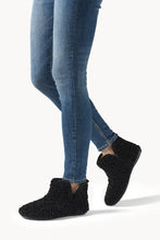 Lade das Bild in den Galerie-Viewer, Hausschuh-Stiefel in 2 Farben