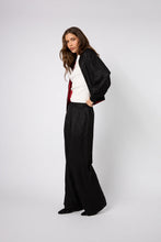 Lade das Bild in den Galerie-Viewer, Saela Trackpants Leo Black
