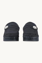 Lade das Bild in den Galerie-Viewer, Tulip Penny Loafer Wedge - Black Black