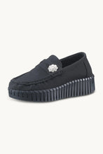 Lade das Bild in den Galerie-Viewer, Tulip Penny Loafer Wedge - Black Black