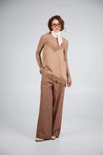 Lade das Bild in den Galerie-Viewer, Tami Satin Top Almond Mist