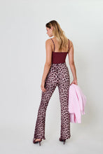 Lade das Bild in den Galerie-Viewer, Tia Bootcut Leggings Leo Cherrywood Angebot
