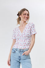 Lade das Bild in den Galerie-Viewer, Vianne Tight T-Shirt in 2 Farben