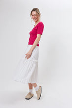 Lade das Bild in den Galerie-Viewer, Vianne Tight T-Shirt in 2 Farben