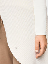Lade das Bild in den Galerie-Viewer, Lockeres Cape Knitted in Germany
