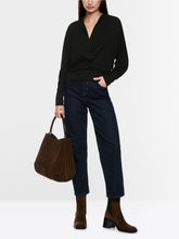 Lade das Bild in den Galerie-Viewer, Feminines Shirt mit V-Ausschnitt in 2 Farben
