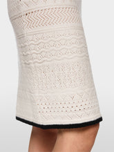 Lade das Bild in den Galerie-Viewer, Ajour-Rock Knitted in Germany
