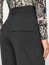 Lade das Bild in den Galerie-Viewer, Wide Fit Hose WUKARI mit High Waist