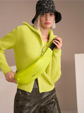 Lade das Bild in den Galerie-Viewer, Cardigan mit Kragen Knitted in Germany
