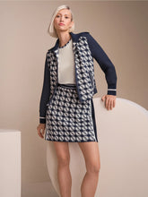 Lade das Bild in den Galerie-Viewer, Feinstrickjacke Knitted in Germany
