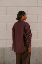 Lade das Bild in den Galerie-Viewer, Oversized Bluse – Dark Brown Stripe