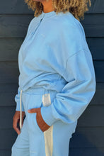 Lade das Bild in den Galerie-Viewer, Aven Boxy Sweater Sky Blue