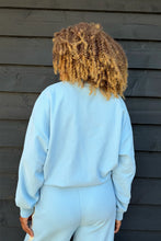 Lade das Bild in den Galerie-Viewer, Aven Boxy Sweater Sky Blue