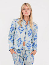 Lade das Bild in den Galerie-Viewer, Comfrey Jacket Ikat Blue