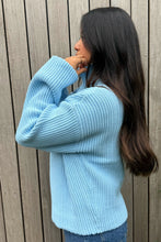 Lade das Bild in den Galerie-Viewer, Eleni Knit Cardigan Sky Blue