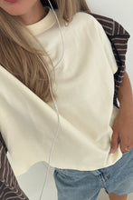 Lade das Bild in den Galerie-Viewer, Ella Boxy T-Shirt in 2 Farben