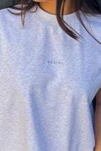 Lade das Bild in den Galerie-Viewer, Ella Boxy T-Shirt Oh April in 2 Farben