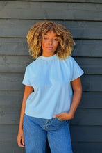 Lade das Bild in den Galerie-Viewer, Ella Boxy T-Shirt Oh April in 2 Farben