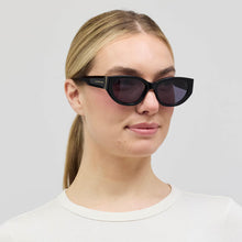 Lade das Bild in den Galerie-Viewer, Lyon All Black